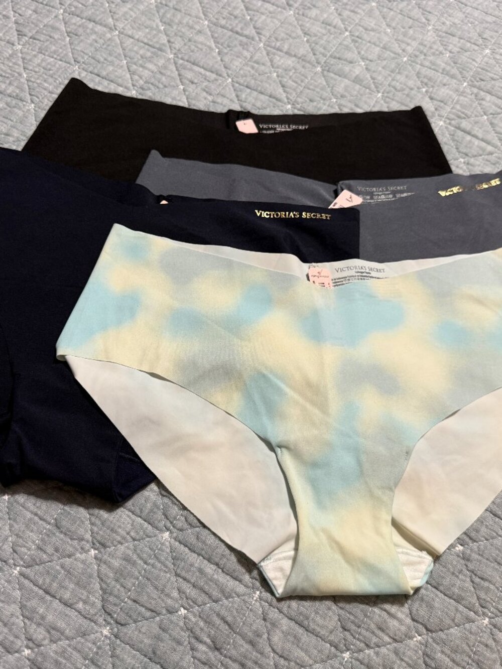 Victoria's Secret Hiphugger No Show Lot of 4 Panties Size Large NWT